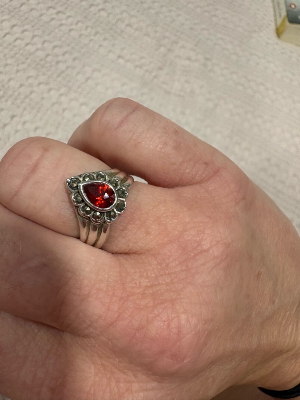 Vintage Sterling Silver 925 Stamped Silver Red Crystal Marcasite Size 7 - Picture 5 of 6